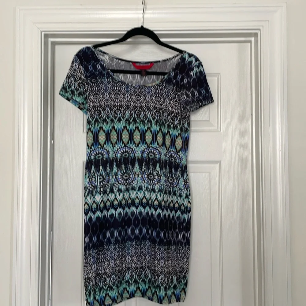 Bodycon mini dress. Short sleeve. T shirt style. Stretchy. Geometric print - Picture 1 of 3